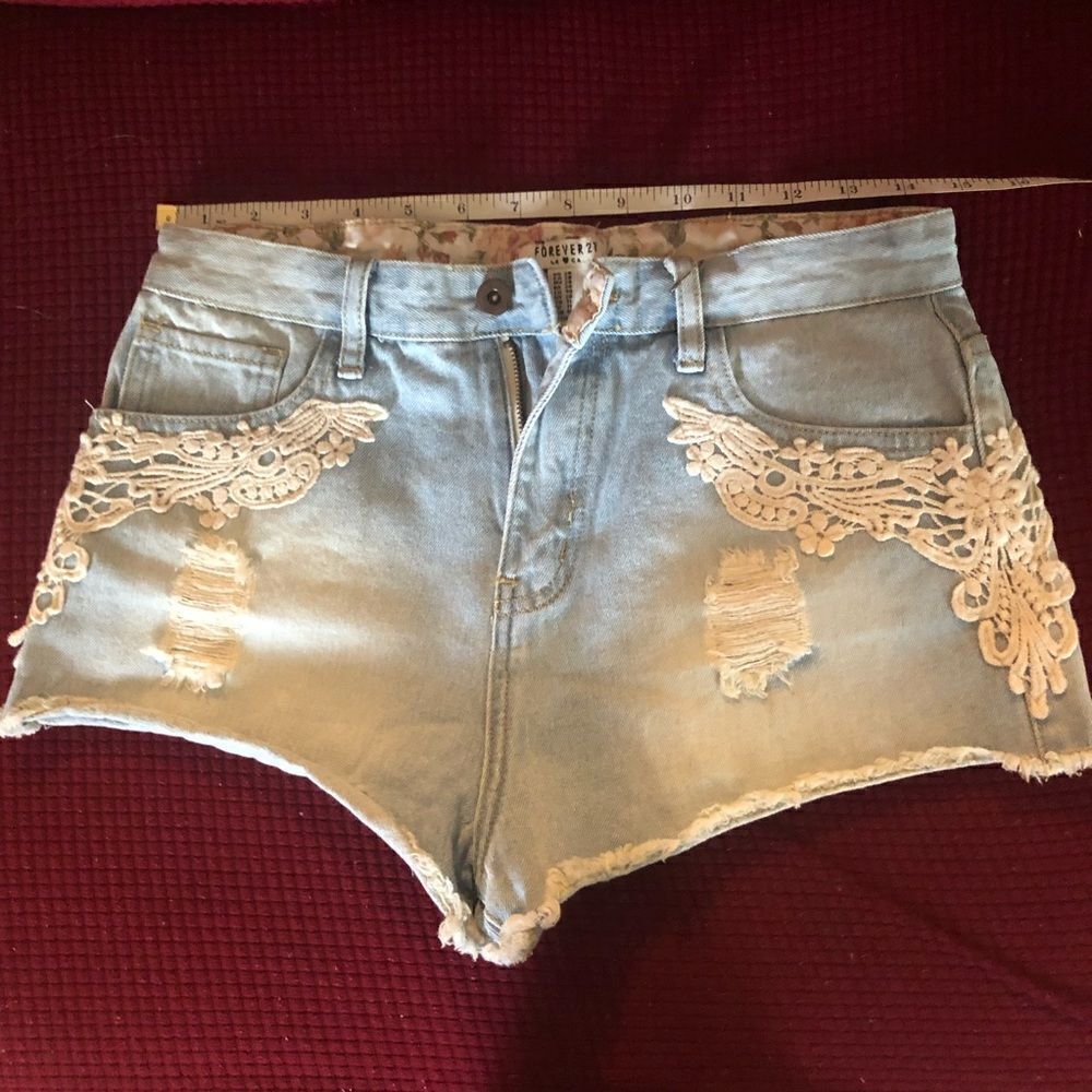 FOREVER 21 - Cuffed Stretch Mid Shorts Crotch Boyfriend Distressed Size 26